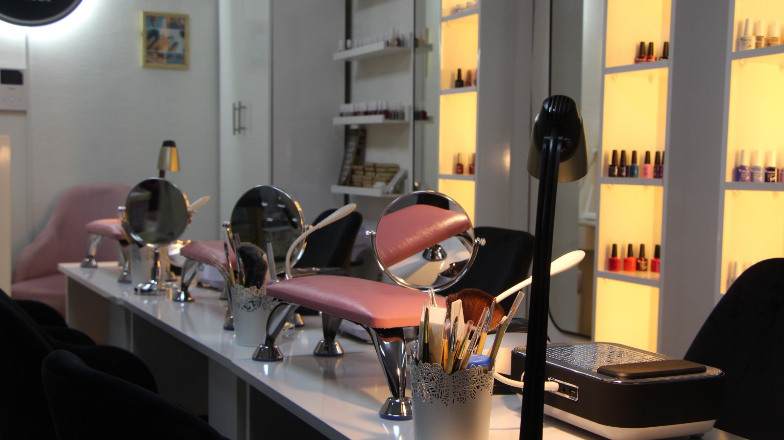 Lys Beauty Center Interior